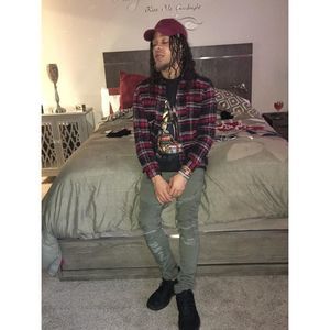 Meet your Posher, Dennis